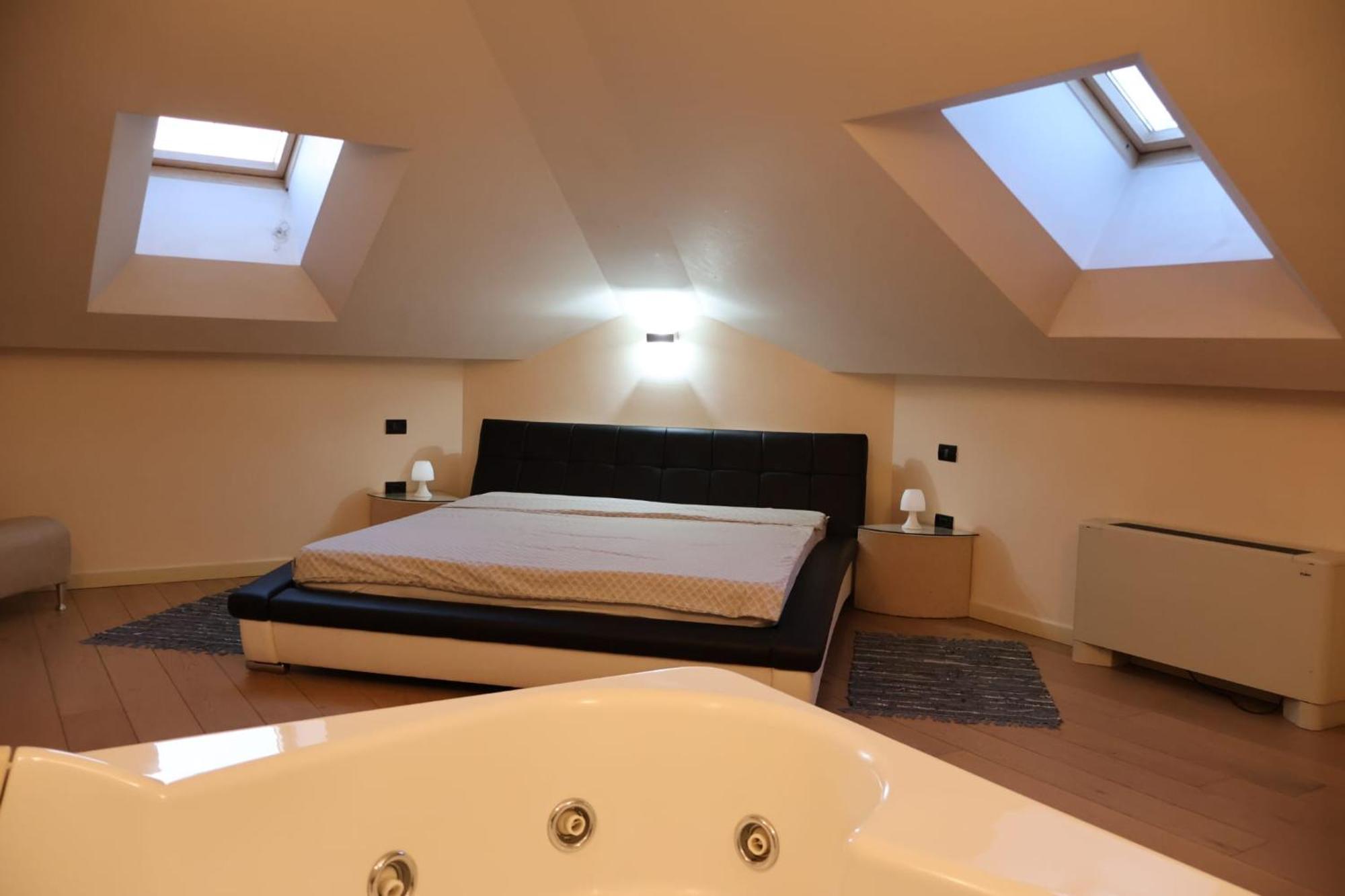 Central Terrace Escape With Jacuzzi Тимишоара Экстерьер фото